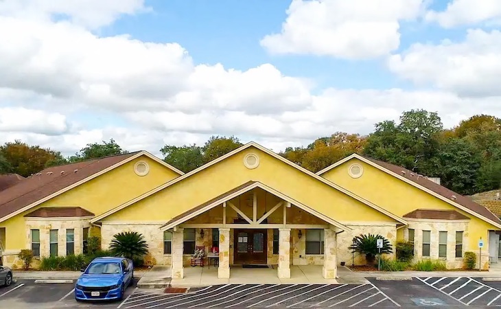 Imagine | The Oaks of Garden Ridge building exterior